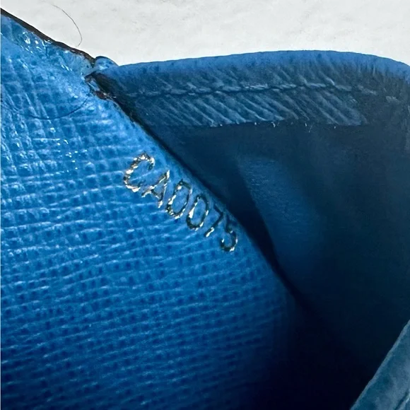 Authentic LOUIS VUITTON
Monogram Koala PM Agenda Blue, New Larger Ring Spine!! - Picture 8 of 8